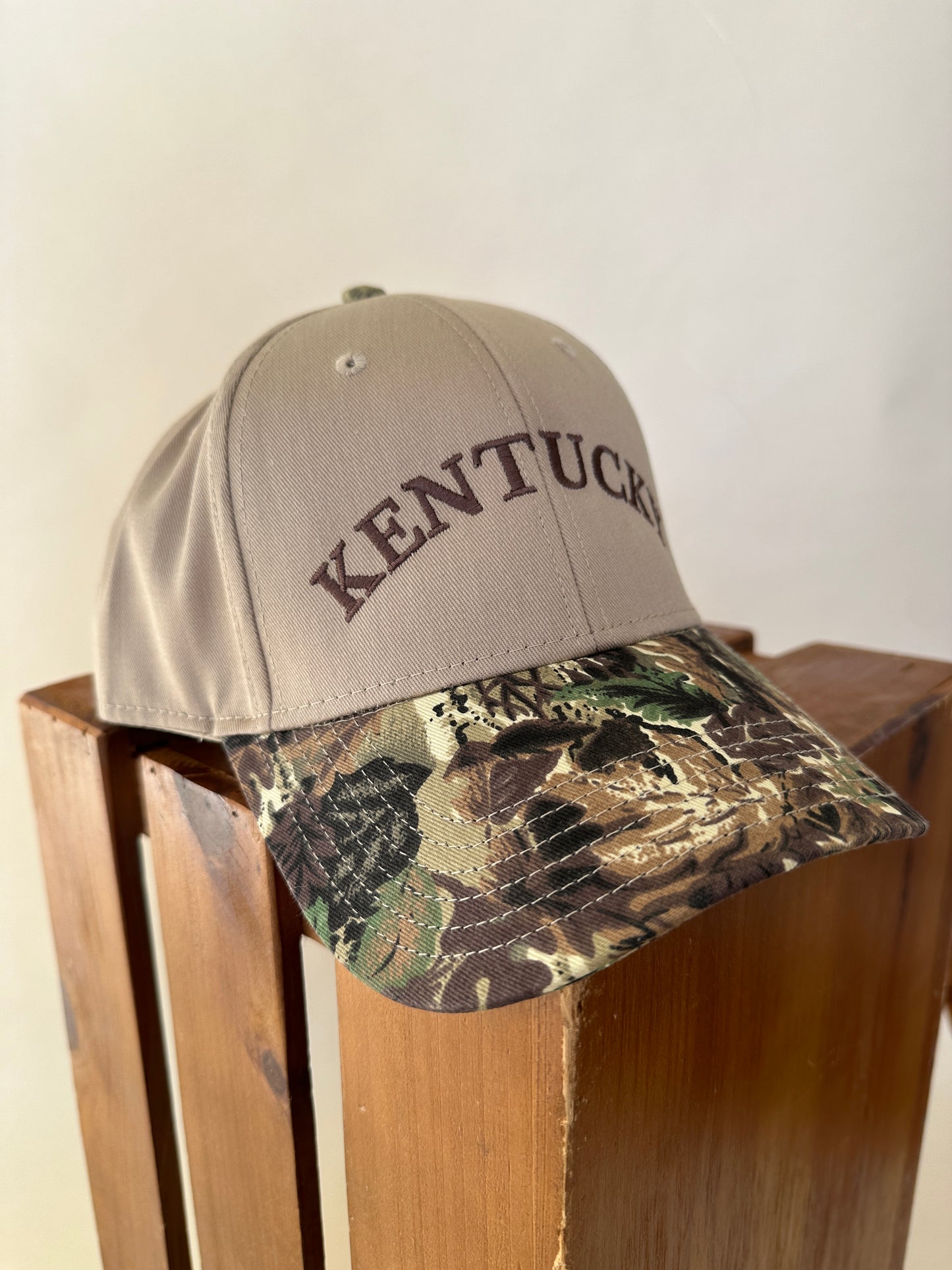 Kentucky Arch Hat - Khaki/Camo