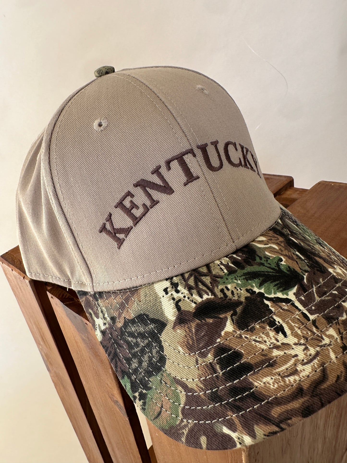 Kentucky Arch Hat - Khaki/Camo