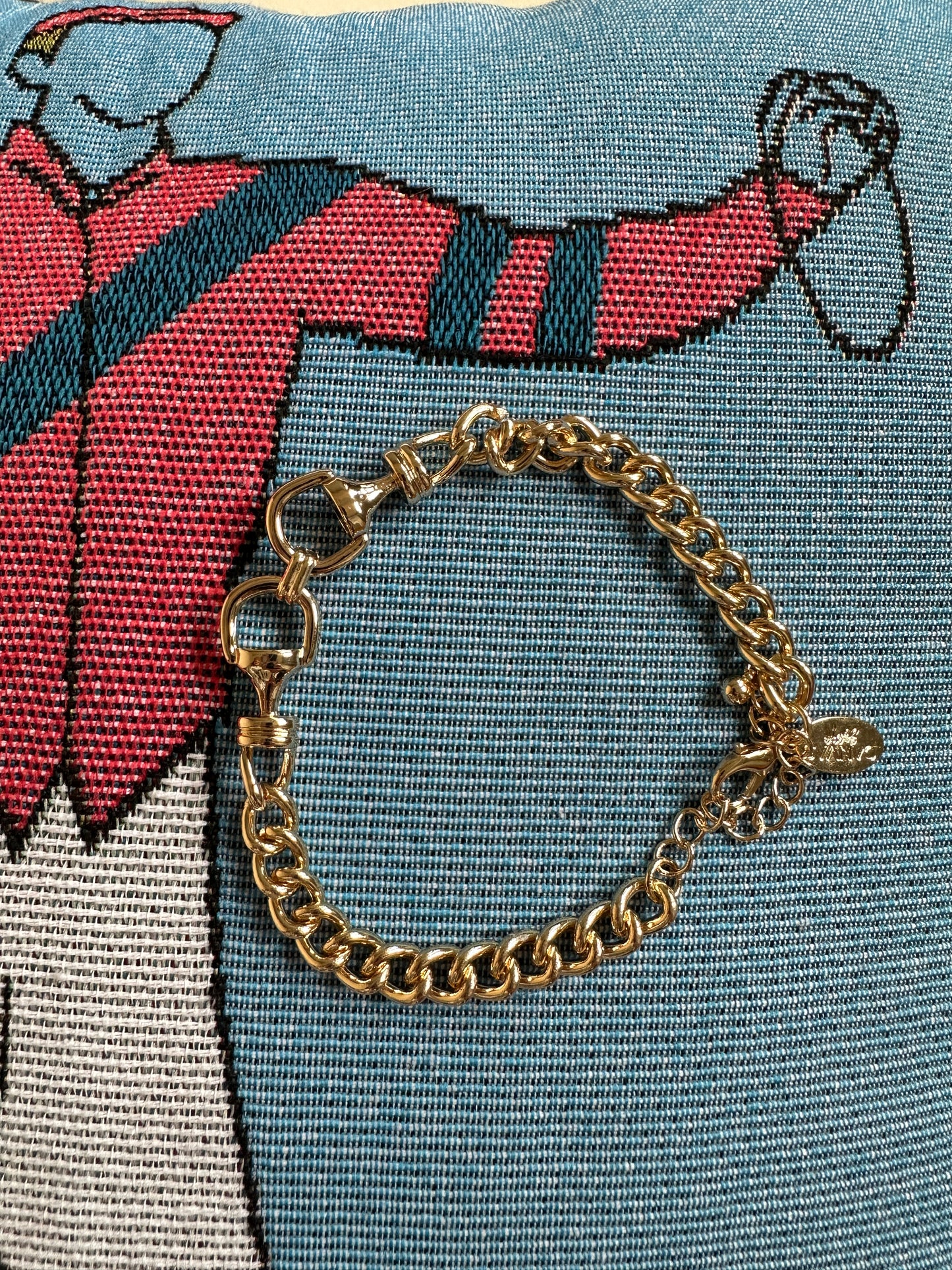 Linked Horsebit Bracelet in Shiny Gold