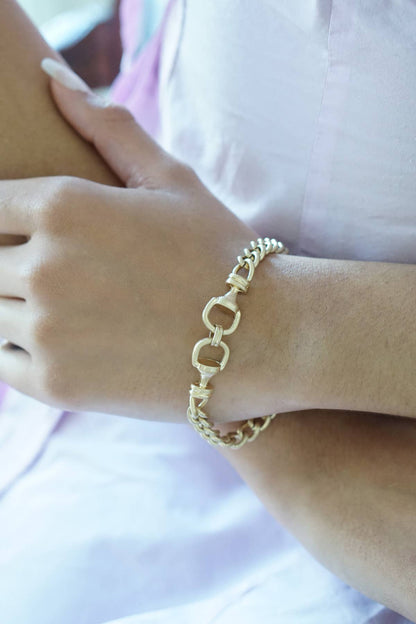 Linked Horsebit Bracelet in Shiny Gold